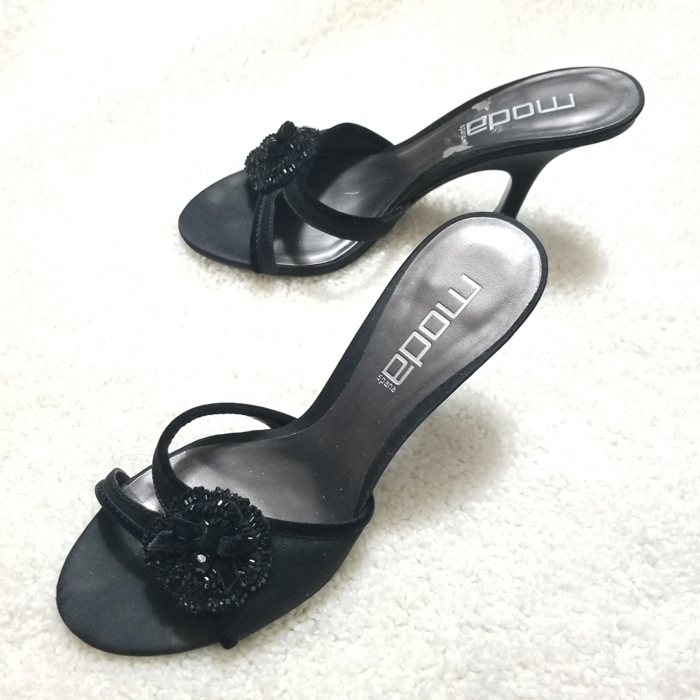 MoDa Black Flower Accent Sandal